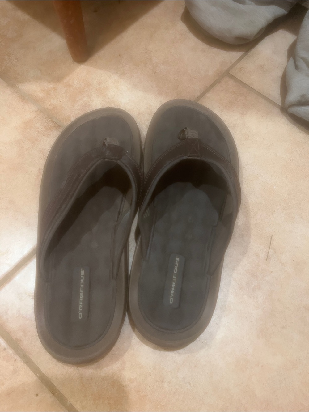 OluKai Men’s Brown Foam Flip-Flop Sandals